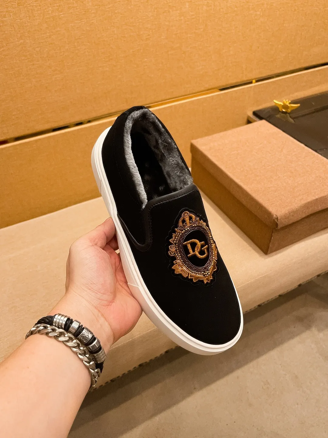 P360🚘🚘【DG】🔥 Velvet lining 🔥High-end men's shoes brand official website 1:1 latest masterpiece: the upper is made of Italian imported first-layer cowhide with Shushi original anti-slip and wear-resistant outsole🔥, making walking more convenient and comfortable! An exclusive new model, a stunning work, a beautiful 1:1 replica [color] compared to the official quality! Create a fashionable personality to set off your uniqueness! A must-have for trendy men! Classic🔥Size: 38-44 Color: 🔥 3⃣️colors available🔥